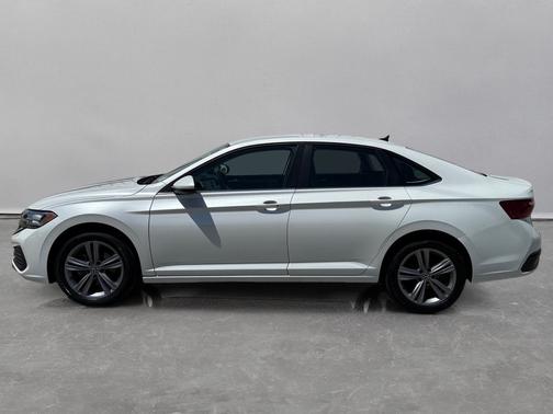 Opal White Pearl 2023 Volkswagen Jetta SE Auto