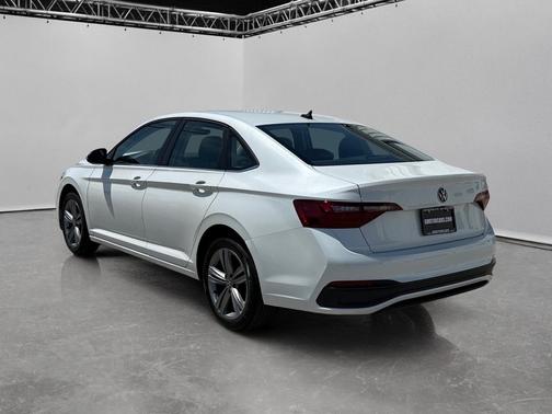 Opal White Pearl 2023 Volkswagen Jetta SE Auto