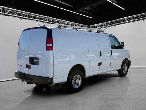 Summit White 2018 Chevrolet Express 3500 RWD 3500 135"