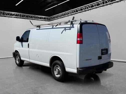 Summit White 2018 Chevrolet Express 3500 RWD 3500 135"