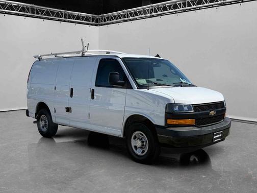 Summit White 2018 Chevrolet Express 3500 RWD 3500 135"