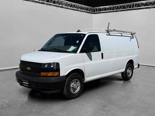 Summit White 2018 Chevrolet Express 3500 RWD 3500 135"