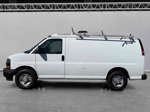 Summit White 2018 Chevrolet Express 3500 RWD 3500 135"