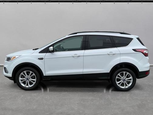 Oxford White 2018 Ford Escape SE 4WD