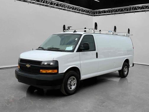 Summit White 2022 Chevrolet Express 2500 RWD 2500 155"