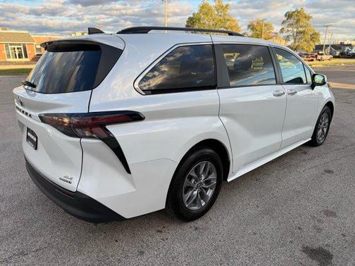 2023 Toyota Sienna XLE