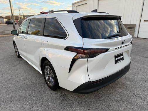 2023 Toyota Sienna XLE
