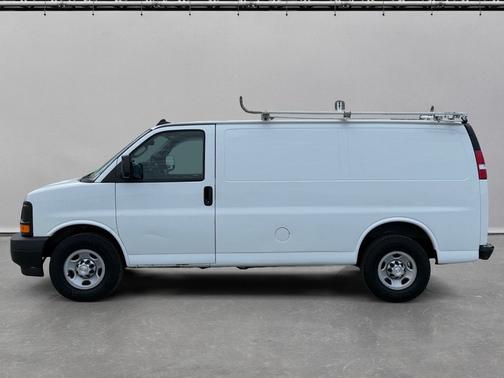 Summit White 2017 Chevrolet Express 2500 RWD 2500 135"