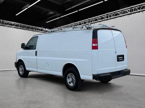 Summit White 2017 Chevrolet Express 2500 RWD 2500 135"