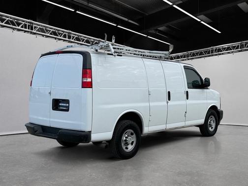 Summit White 2017 Chevrolet Express 2500 RWD 2500 135"