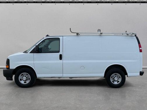 Summit White 2017 Chevrolet Express 2500 RWD 2500 135"