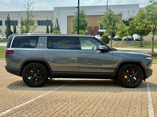 2024 Rivian R1S Adventure Quad Motor Large Pack