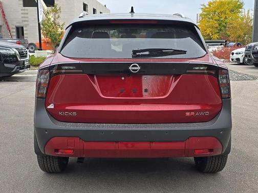 2025 Nissan Kicks SR