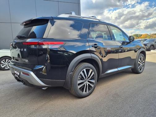 2025 Nissan Pathfinder Platinum 4WD