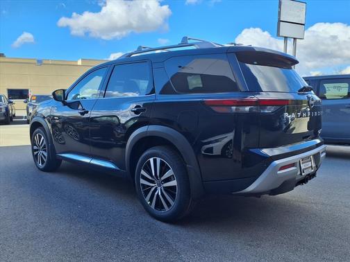 2025 Nissan Pathfinder Platinum 4WD