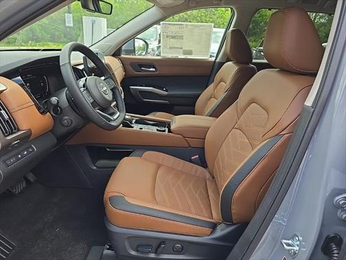 2025 Nissan Pathfinder Platinum 4WD