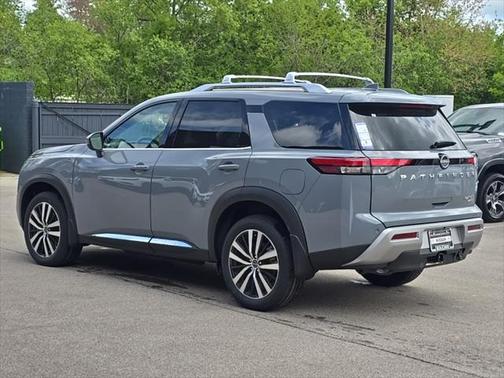 2025 Nissan Pathfinder Platinum 4WD