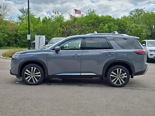 2025 Nissan Pathfinder Platinum 4WD