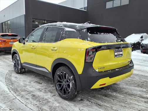 2026 Nissan Kicks SR