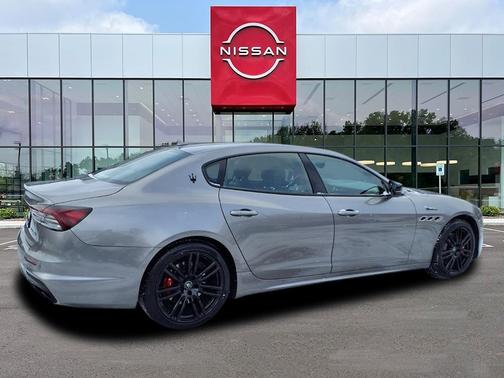 2022 Maserati Quattroporte Modena Q4