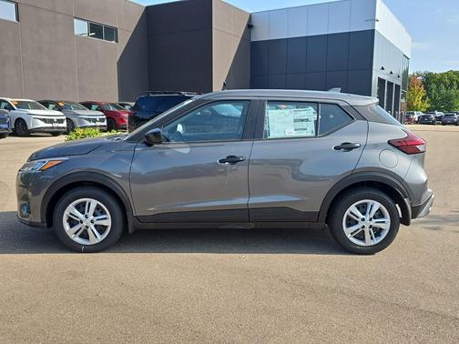 2025 Nissan Kicks S