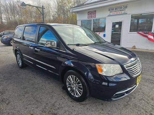 2014 Chrysler Town & Country Touring-L