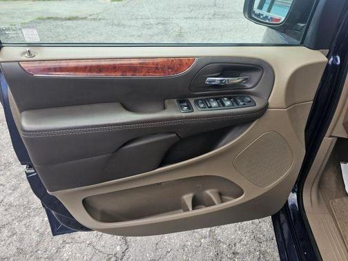 2014 Chrysler Town & Country Touring-L