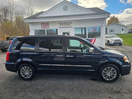 2014 Chrysler Town & Country Touring-L
