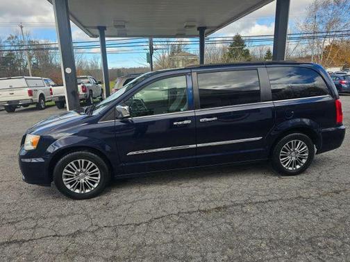 2014 Chrysler Town & Country Touring-L