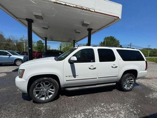 White 2013 Chevrolet Suburban 1500 LT