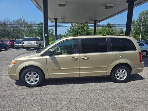 2010 Chrysler Town & Country LX