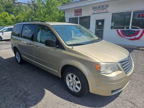 2010 Chrysler Town & Country LX