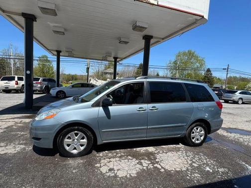 Blue 2010 Toyota Sienna CE