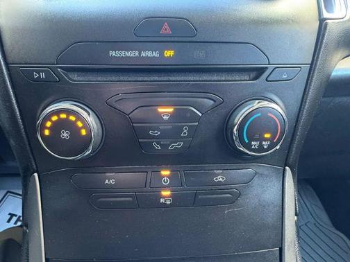 Black 2015 Ford Edge SE