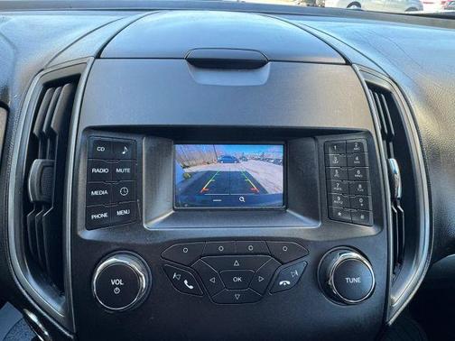 Black 2015 Ford Edge SE