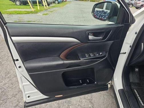 2017 Toyota Highlander SE