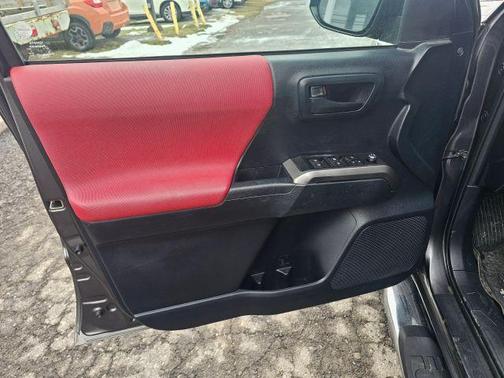 2017 Toyota Tacoma SR