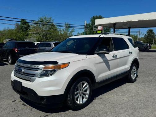 White 2013 Ford Explorer XLT