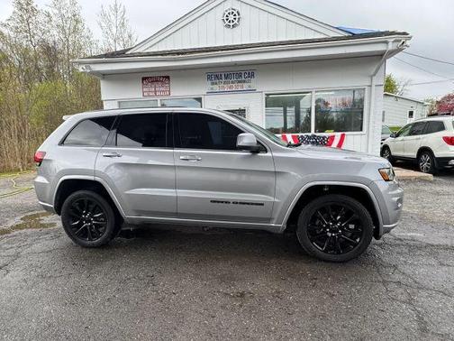 Gray 2019 Jeep Grand Cherokee Altitude
