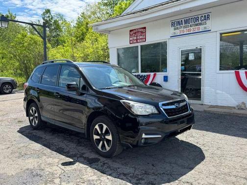 Crystal Black Silica 2017 Subaru Forester 2.5i Premium