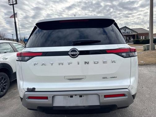 2024 Nissan Pathfinder SL