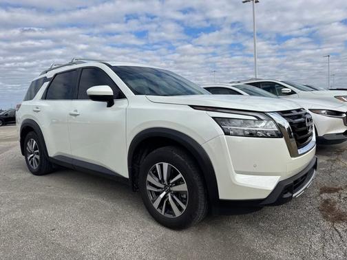 2024 Nissan Pathfinder SL