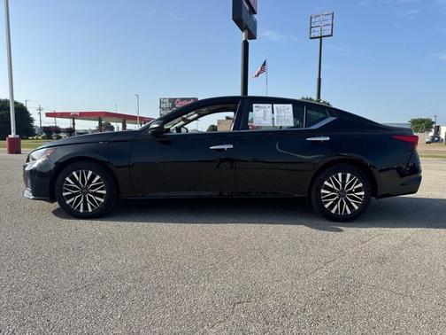 Super Black 2025 Nissan Altima SV
