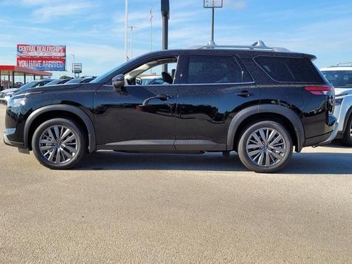 2025 Nissan Pathfinder SL