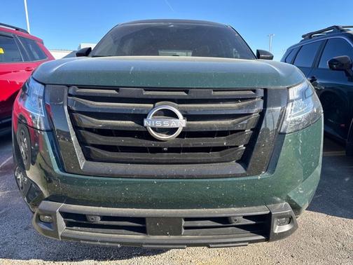 Obsidian Green Pearl/Super Black 2024 Nissan Pathfinder Platinum