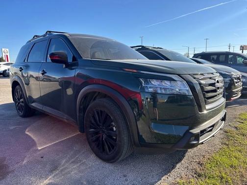 Obsidian Green Pearl/Super Black 2024 Nissan Pathfinder Platinum