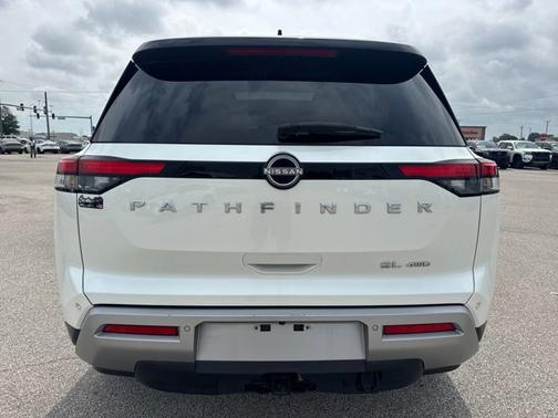 Pearl White Tricoat/Super Black 2024 Nissan Pathfinder SL