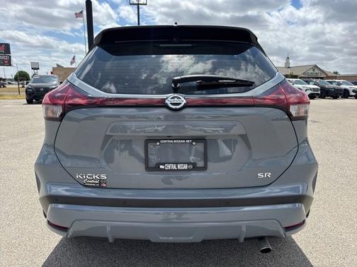 2021 Nissan Kicks SR