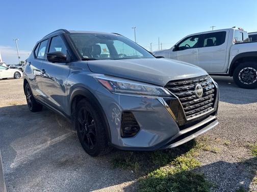 Boulder Gray Pearl 2024 Nissan Kicks SR