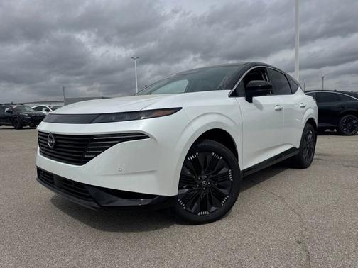 Everest White Pearl Tricoat/Super Black 2026 Nissan Murano Platinum